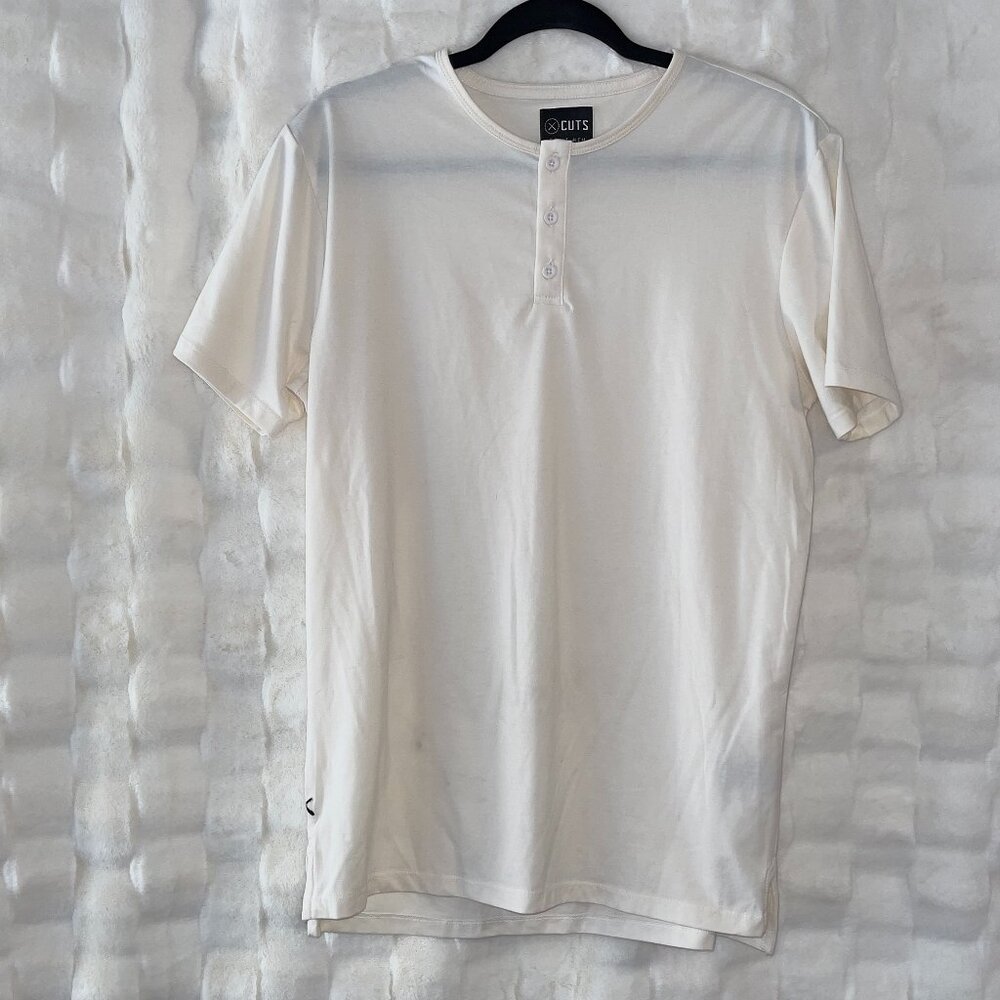 NWOT Cuts Men's Beige Short Sleeve 3 Button Shirt